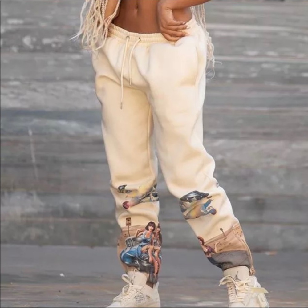 Graphic pants